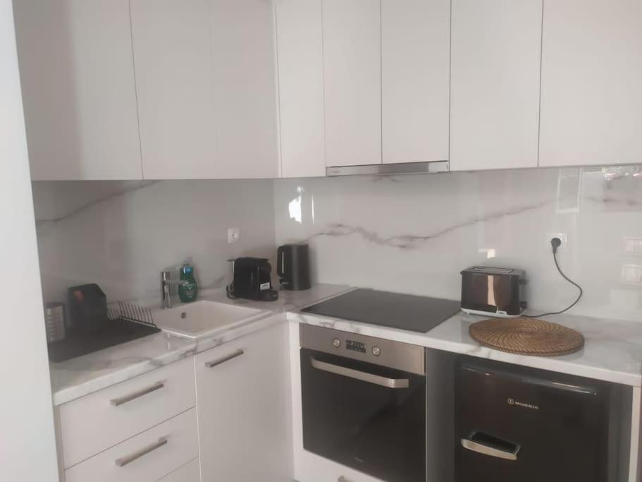 Studio Apartment With All Amenities In Kolonaki Ateny Zewnętrze zdjęcie