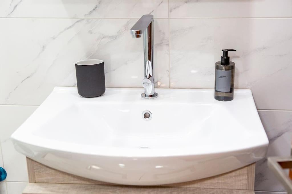 Studio Apartment With All Amenities In Kolonaki Ateny Zewnętrze zdjęcie